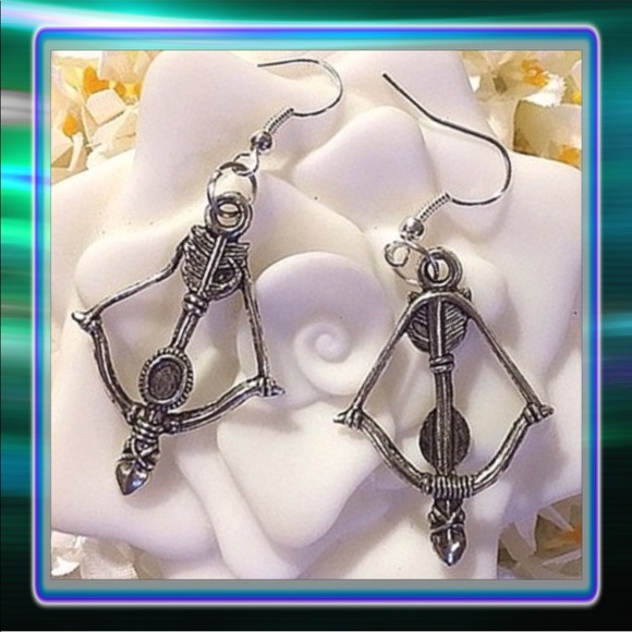 Hunger Games Earrings - Picture 2 of 6